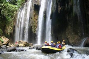 Rafting di Sungai Pekalen - Jawa Timur [songarafting wordpress com]